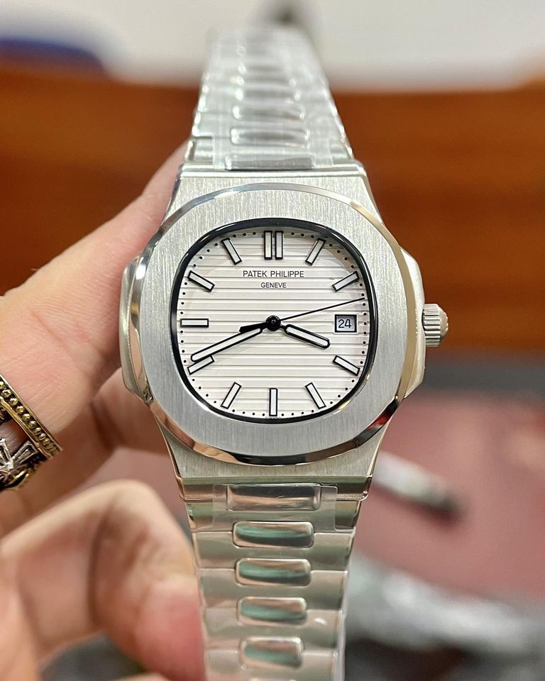 Patek Philippe Nautilus Silvery White Dial Stainless Steel Mens Watch 5711-1A-011