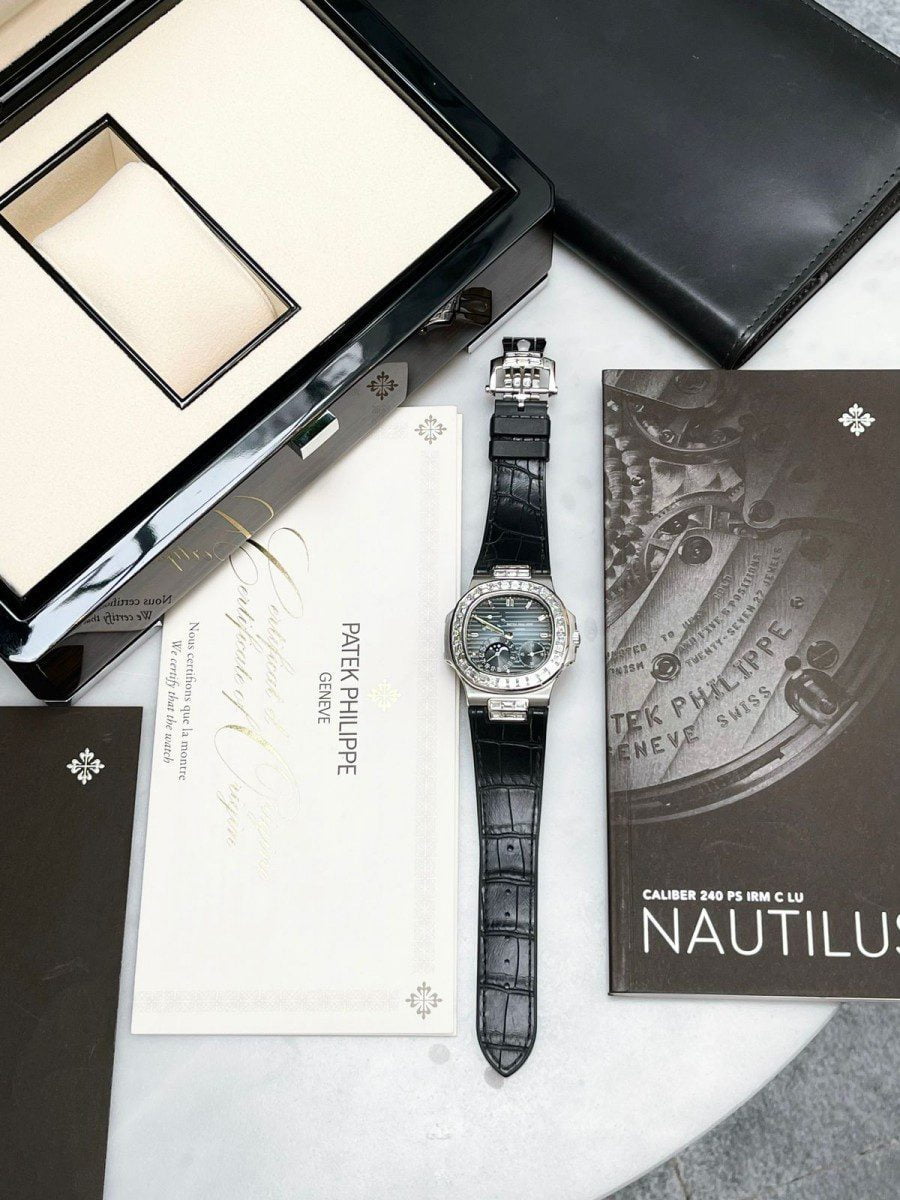 Patek Philippe Nautilus Men's Watch 5724G-001